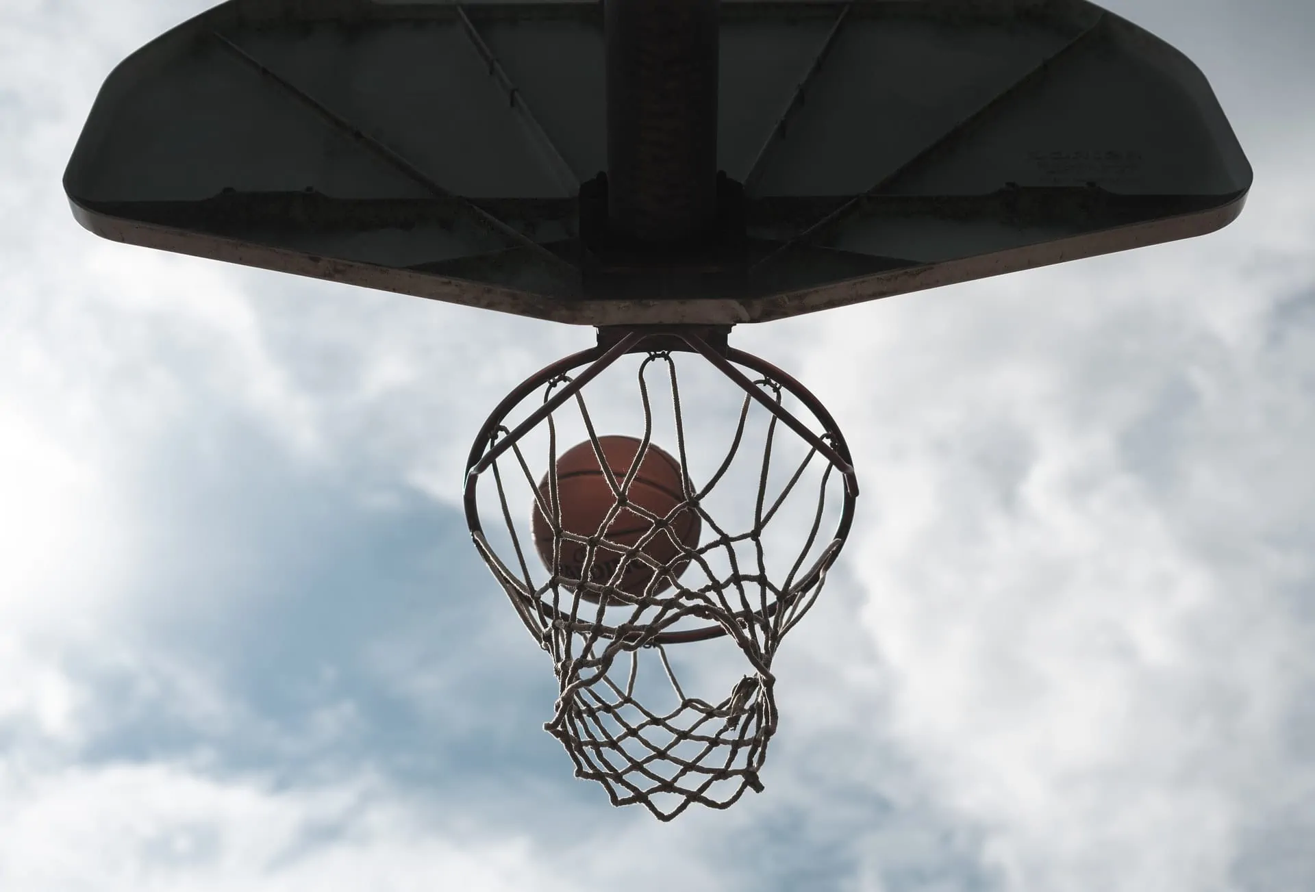 Has an NBA Team Ever Gone 0-82 or 82-0