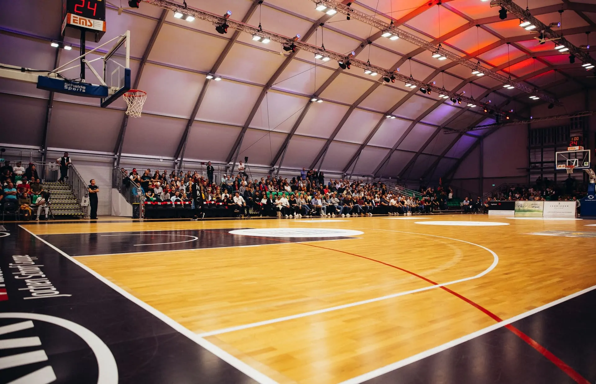 15 Biggest College Basketball Stadiums